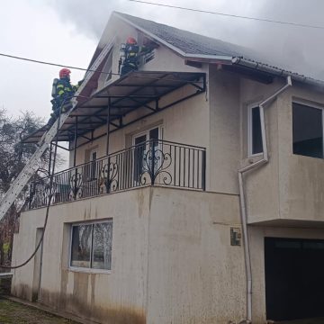 INCENDIU la o casă în localitatea Cicârlău INCENDIU la o casă în localitatea Cicârlău