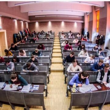 INSPECTORATUL ȘCOLAR MARAMUREȘ: Examen de simulare la medicină