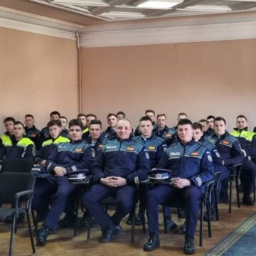 UCENICI POLIȚIȘTI: 51 de elevi de la școlile de poliție, în practică la IPJ Maramureș UCENICI POLIȚIȘTI: 51 de elevi de la școlile de poliție, în practică la IPJ Maramureș