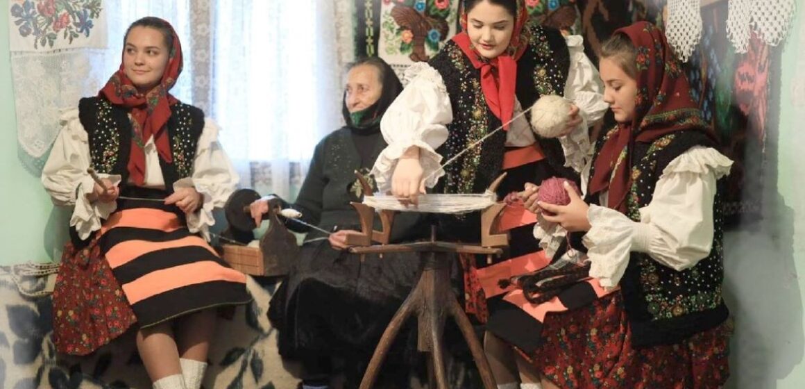 ȘEZĂTOARE: La Mărie păste vale ȘEZĂTOARE: La Mărie păste vale