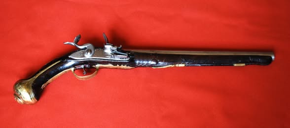 MUZEUL JUDEȚEAN DE ISTORIE: Exponatul lunii martie este un pistol cu cremene din secolul XVIII MUZEUL JUDEȚEAN DE ISTORIE: Exponatul lunii martie este un pistol cu cremene din secolul XVIII