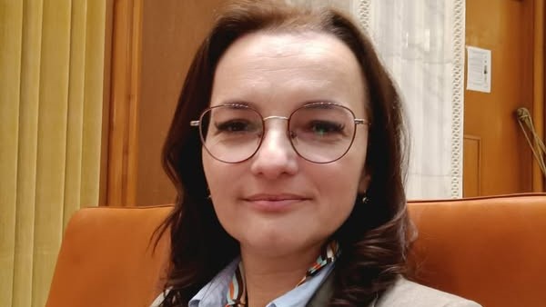 ZAHORÁNSZKI BRIGITTA, deputat UDMR: Raport favorabil pentru legea bibliotecilor ZAHORÁNSZKI BRIGITTA, deputat UDMR: Raport favorabil pentru legea bibliotecilor