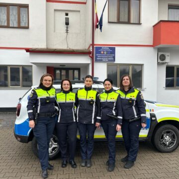 ECHIPĂ SOLIDĂ: Acasă surori, la poliție colege