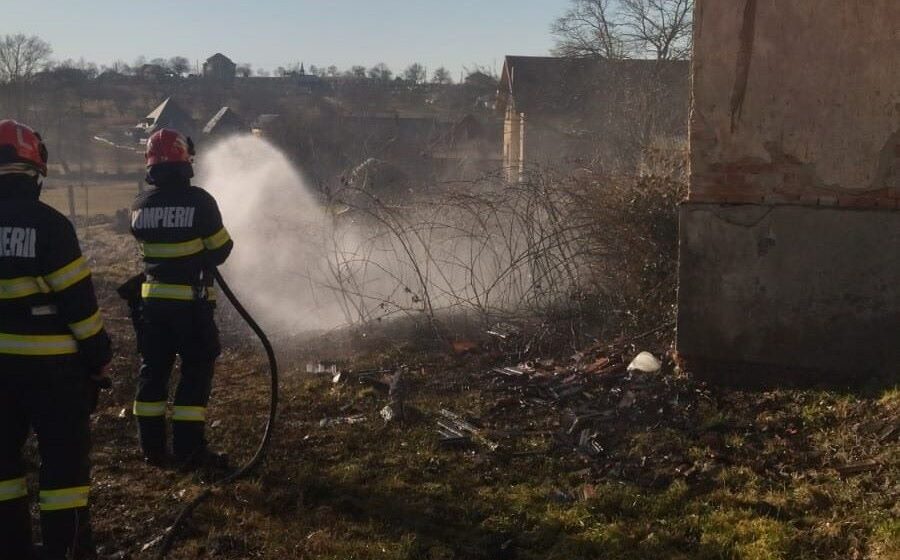 ISU: 11 incendii de vegetație uscată în ultimele ore în Maramureș, au fost afectate 70 de hectare