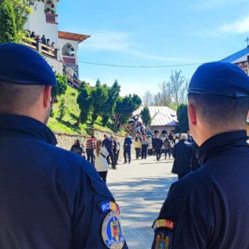 SĂRBĂTOAREA FLORIILOR în siguranță alături de jandarmii maramureșeni SĂRBĂTOAREA FLORIILOR în siguranță alături de jandarmii maramureșeni
