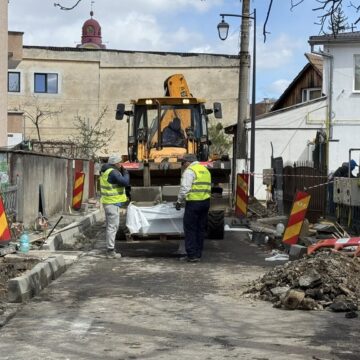 BAIA MARE: Se avansează cu lucrările pe strada Pietrosului, pe strada 1 Mai se plantează 81 de arbori BAIA MARE: Se avansează cu lucrările pe strada Pietrosului, pe strada 1 Mai se plantează 81 de arbori