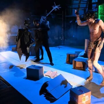 TEATRUL MUNICIPAL BAIA MARE: Pe scenă Gregor, bazat pe Metamorfoza de Franz Kafka