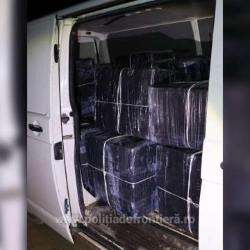 CONTRABANDĂ: Prins cu mașina burdușită cu țigări