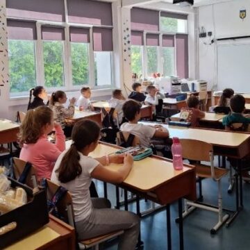 BAIA MARE: Polițiștii, alături de elevi şi preşcolari BAIA MARE: Polițiștii, alături de elevi şi preşcolari