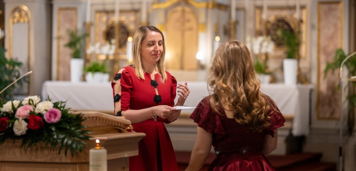 EXCELENȚĂ: Absolvenți premiați de către deputata Zahoránszki Brigitta