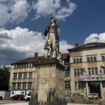 PAP ZSOLT ISTVÁN: Statuia “Minerul” rămâne pe locul ei