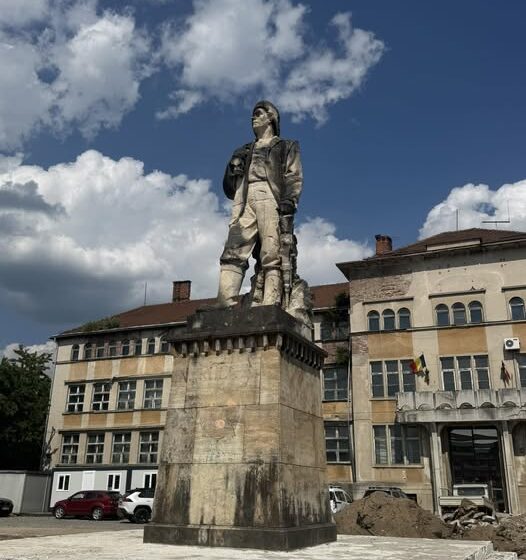 PAP ZSOLT ISTVÁN: Statuia “Minerul” rămâne pe locul ei PAP ZSOLT ISTVÁN: Statuia “Minerul” rămâne pe locul ei