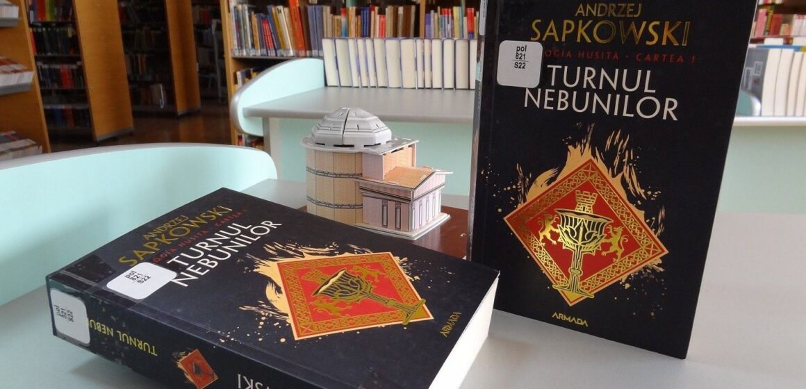 LUMEA CĂRȚILOR: „Turnul Nebunilor”, o recomandare de la Biblioteca Județeană