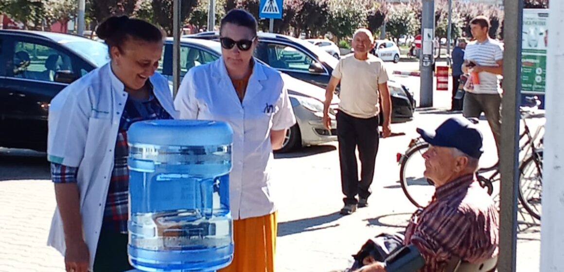 SIGHETU MARMAȚIEI: Primăria municipiului a amenajat puncte de ajutor pentru cei afectați de caniculă