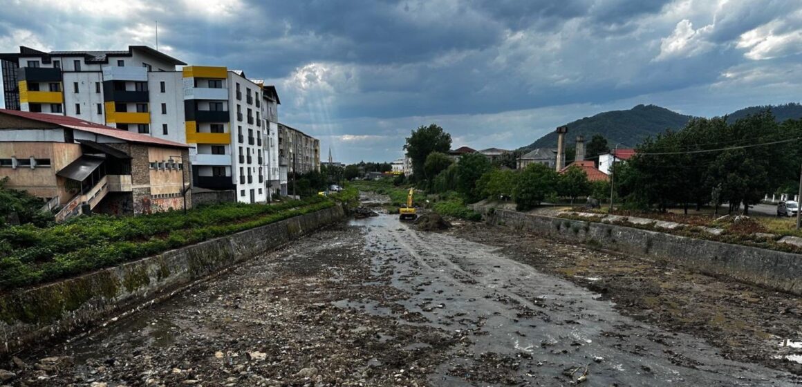 PAP ZSOLT ISTVÁN: S-au început lucrările de decolmatare a râului Săsar PAP ZSOLT ISTVÁN: S-au început lucrările de decolmatare a râului Săsar