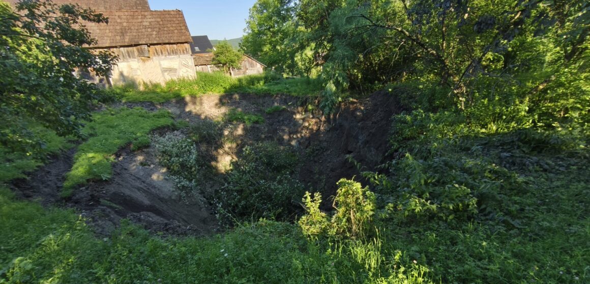 SITUAȚIE DE URGENȚĂ ÎN COȘTIUI: Evacuare suplimentară preventivă a populației din zona afectată