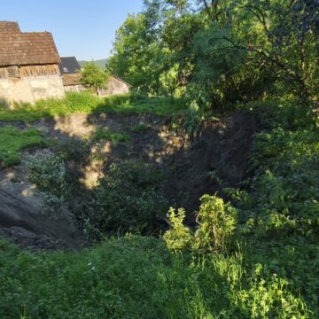 SITUAȚIE DE URGENȚĂ ÎN COȘTIUI: Evacuare suplimentară preventivă a populației din zona afectată