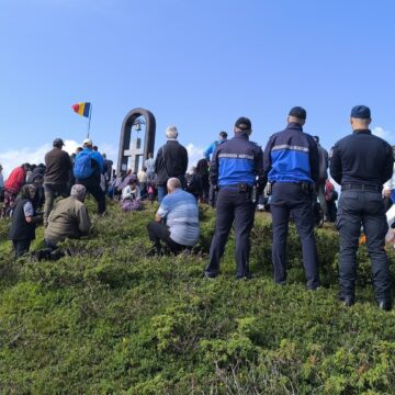 SĂRBĂTOAREA MUNȚILOR ȚIBLEȘ în siguranță alături de jandarmii montani