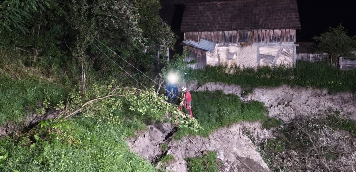 COȘTIUI: Inspectoratul de Jandarmi în zona calamitată COȘTIUI: Inspectoratul de Jandarmi în zona calamitată