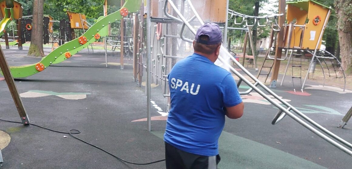PAP ZSOLT ISTVÁN: Programul de curățare și întreținere a locurilor de joacă din Baia Mare continuă