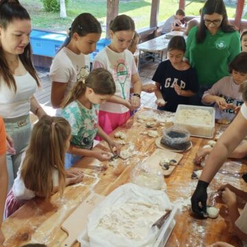 BAIA MARE: Atelier de gastronomie la Muzeul Satului BAIA MARE: Atelier de gastronomie la Muzeul Satului