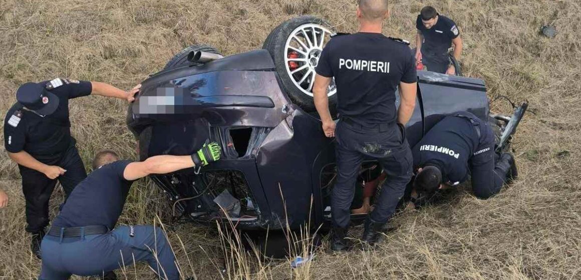 ISU: În drum spre casă, pompierii maramureșeni care au participat la o misiune în Franța au intervenit la un accident petrecut pe șoseaua pe care se aflau
