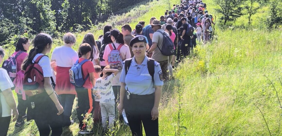SFATURI UTILE: Recomandările jandarmilor montani pentru drumeții