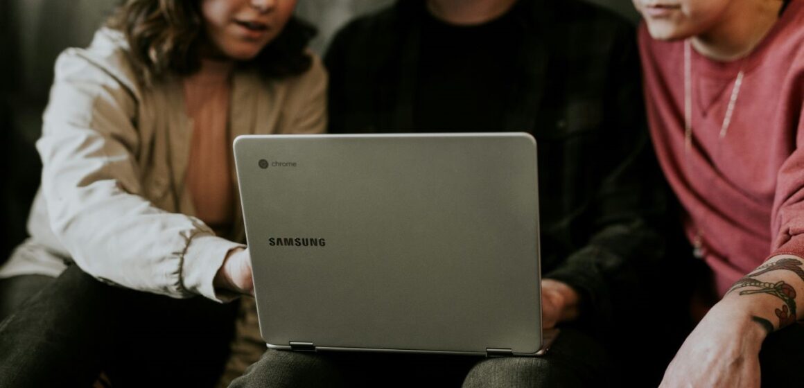 SOLUȚII: Te joci, dar nu ești gamer – ce laptop Asus alegi dacă vrei și jocuri, și muncă?