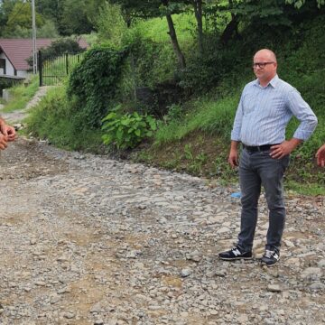 SIGHETU MARMAȚIEI: Lucrări pentru pentru înlăturarea problemelor cauzate de apele torențiale în cartierul Câmpu Negru