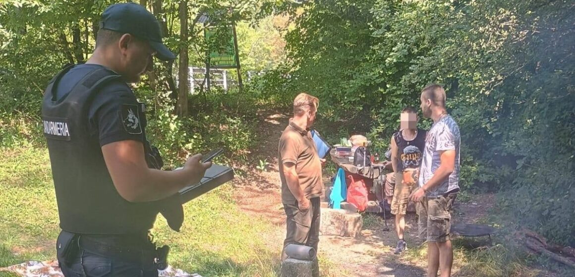 INSPECTORATUL DE JANDARMI: Zona Lacului Firiza NU este zonă amenajată pentru camping