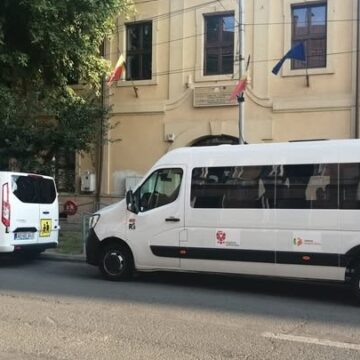 SIGHETU MARMAȚIEI: Liceul Leöwey Klára caută șofer de autobuz școlar