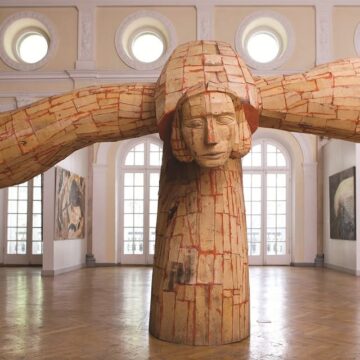 TÂRGU LĂPUȘ: Sculptorul Mircea Roman expune ”Acasă”