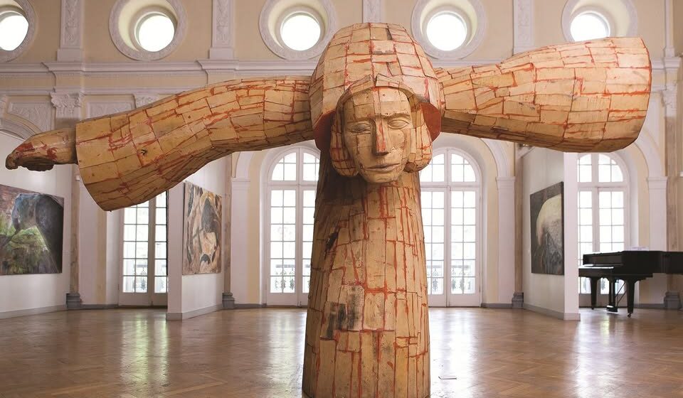 TÂRGU LĂPUȘ: Sculptorul Mircea Roman expune ”Acasă”