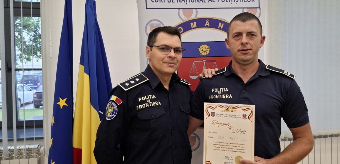 RECUNOȘTINȚĂ: Diplomă de Merit agentului principal de poliție Ioan Hera, din cadrul Sectorului Poliției de Frontieră Poienile de sub Munte RECUNOȘTINȚĂ: Diplomă de Merit agentului principal de poliție Ioan Hera, din cadrul Sectorului Poliției de Frontieră Poienile de sub Munte