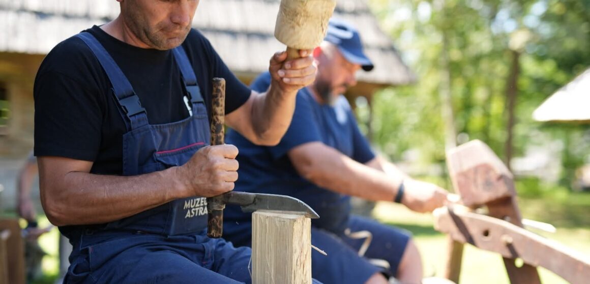 MUZEUL SATULUI MARAMUREȘEAN ”MIHAI DĂNCUȘ” SIGHETU MARMAȚIEI: Forumul Tehnicilor de Restaurare a Lemnului MUZEUL SATULUI MARAMUREȘEAN ”MIHAI DĂNCUȘ” SIGHETU MARMAȚIEI: Forumul Tehnicilor de Restaurare a Lemnului
