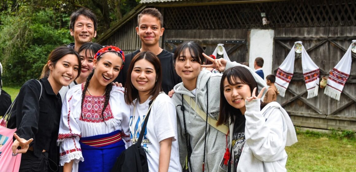 ȚARA LĂPUȘULUI: A patra ediție a Transilvania Creative Camp reunește studenți români și internaționali ȚARA LĂPUȘULUI: A patra ediție a Transilvania Creative Camp reunește studenți români și internaționali