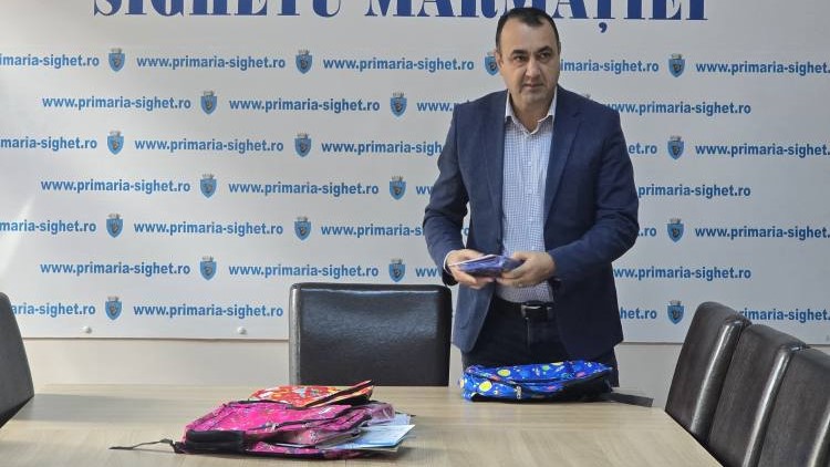 SIGHETU MARMAȚIEI: Au sosit ghiozdanele pentru cei mai mici școlari SIGHETU MARMAȚIEI: Au sosit ghiozdanele pentru cei mai mici școlari
