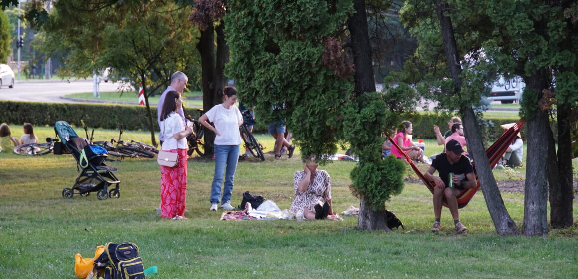 PIAȚA UNIVERSITĂȚII BAIA MARE: Duminică băimărenii au primit detalii despre proiect și au participat la primul picnic organizat în actualul parc
