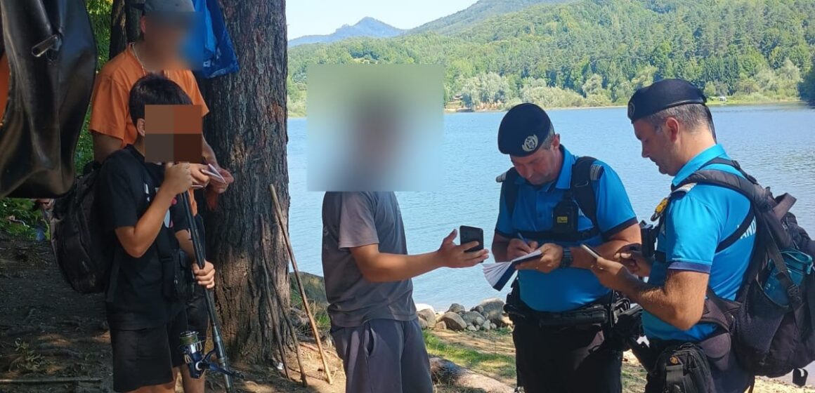 JANDARMII continuă activitățile de monitorizare și verificare în Zona Lacului Firiza JANDARMII continuă activitățile de monitorizare și verificare în Zona Lacului Firiza
