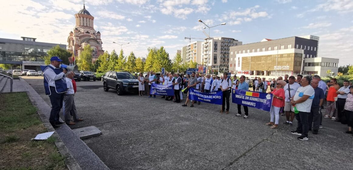 VIDEO: Reprezentații confederațiilor sindicale din județul Maramureș au pichetat în fața prefecturii VIDEO: Reprezentații confederațiilor sindicale din județul Maramureș au pichetat în fața prefecturii