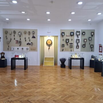 BAIA MARE: Expoziția de ceasuri revine la Muzeul Județean de Istorie și Arheologie