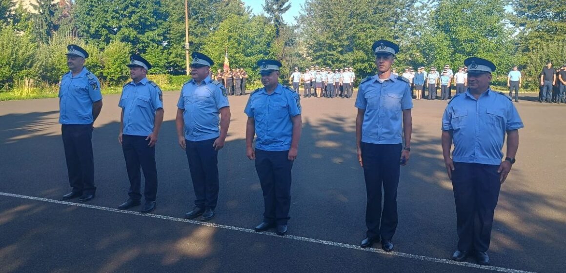 BAIA MARE: Ceremonie de avansare în grad la Jandarmerie