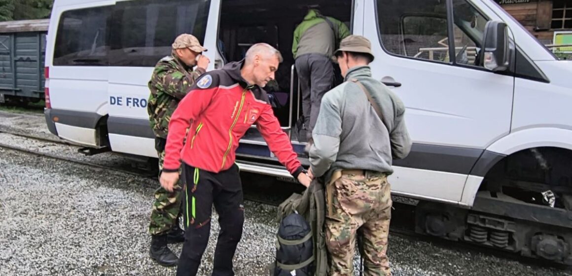 SALVAMONT: Intervenție pentru salvarea a trei ucraineni din Munții Maramureșului SALVAMONT: Intervenție pentru salvarea a trei ucraineni din Munții Maramureșului