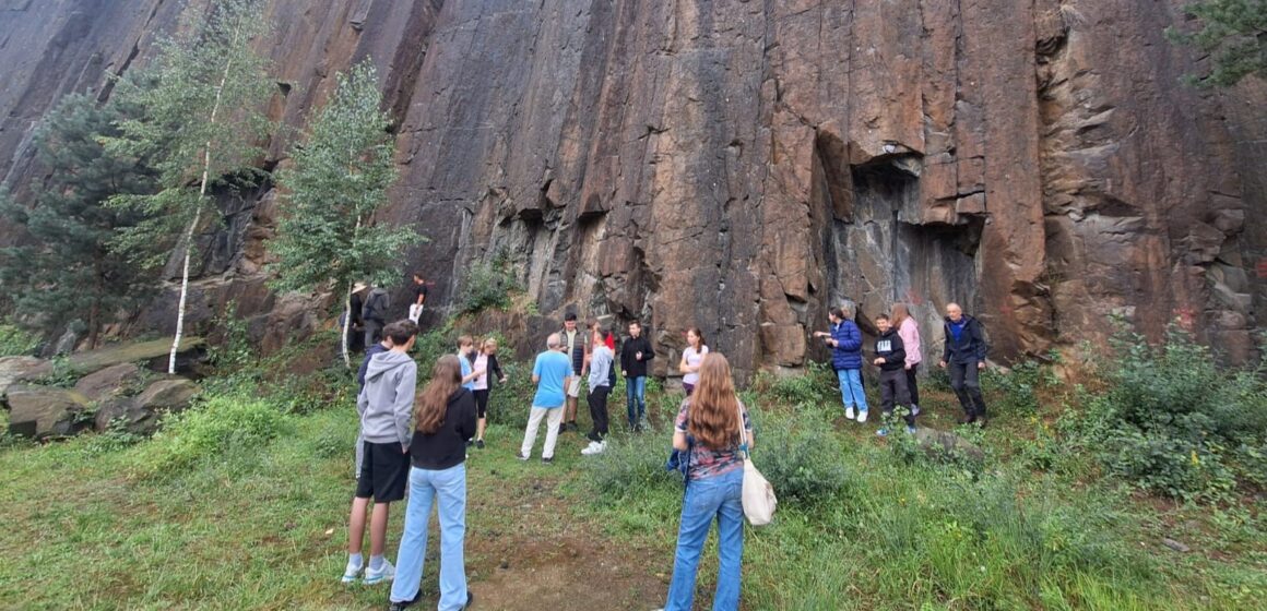MUZEUL JUDEȚEAN DE MINERALOGIE: A început Școala de Vară – Geodiversitate în Maramureș MUZEUL JUDEȚEAN DE MINERALOGIE: A început Școala de Vară – Geodiversitate în Maramureș