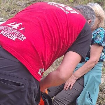 SALVAMONT MARAMUREȘ: La Cascada Cailor din Borșa, o femeie de 73 de ani din Galați a suferit un traumatism la gleznă
