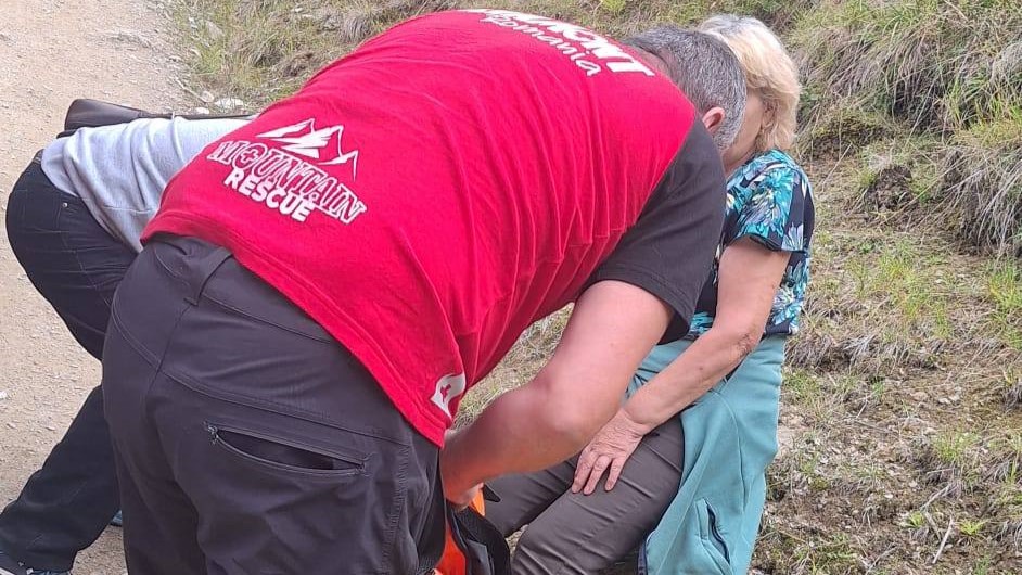 SALVAMONT MARAMUREȘ: La Cascada Cailor din Borșa, o femeie de 73 de ani din Galați a suferit un traumatism la gleznă SALVAMONT MARAMUREȘ: La Cascada Cailor din Borșa, o femeie de 73 de ani din Galați a suferit un traumatism la gleznă