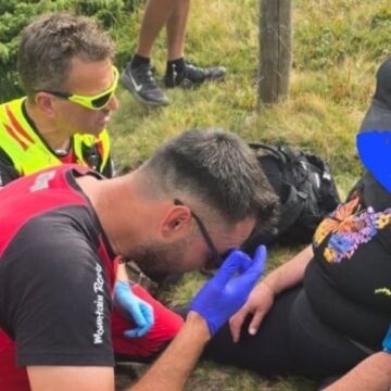 SALVAMONT MARAMUREȘ: Intervenție pe Vârful Gutin pentru a ajuta o femeie, cetățean american SALVAMONT MARAMUREȘ: Intervenție pe Vârful Gutin pentru a ajuta o femeie, cetățean american