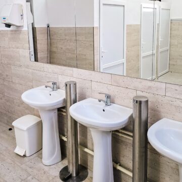 SIGHETU MARMAȚIEI: Grupuri sanitare renovate la Liceul Teoretic Leőwey Klára SIGHETU MARMAȚIEI: Grupuri sanitare renovate la Liceul Teoretic Leőwey Klára