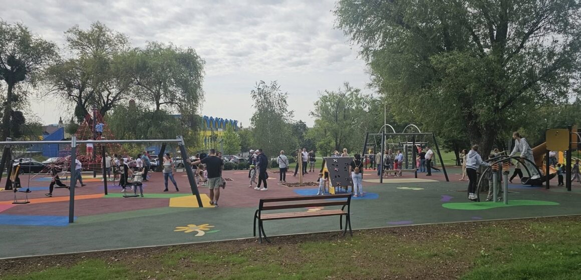 INAUGURARE: Parcul de joacă de pe Câmpia Tineretului a fost finalizat, are câteva noutăți, pentru prima dată în oraș