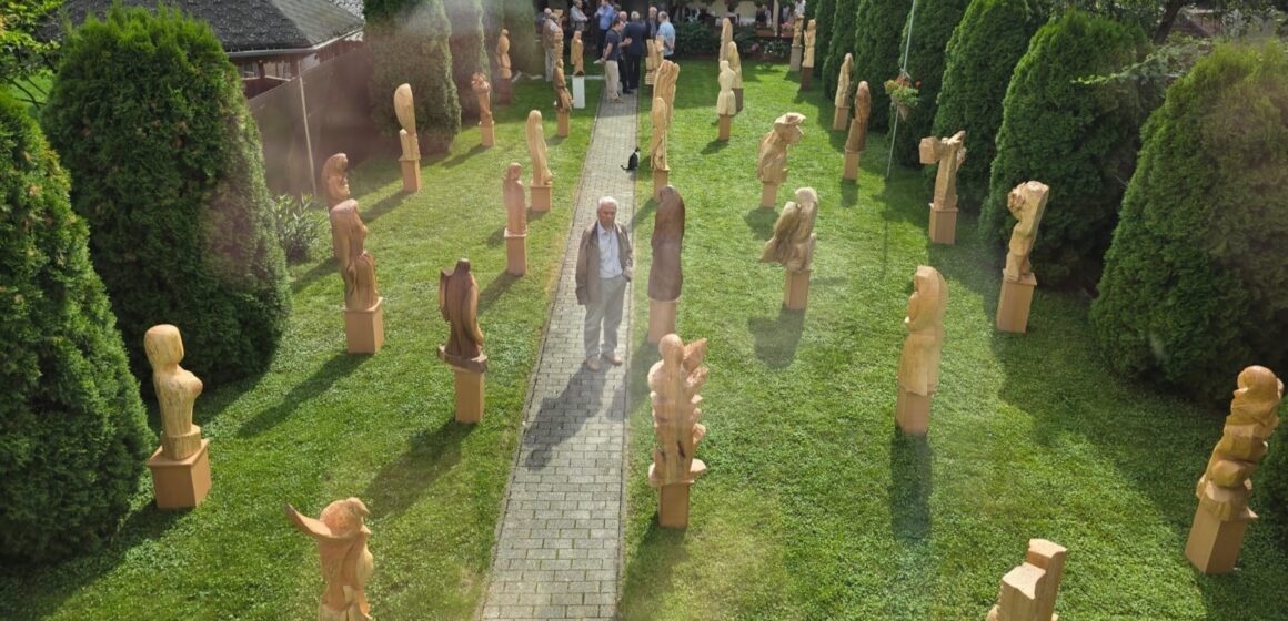 ION BLEDEA, sculptorul sighetean, a redeschis publicului grădina casei sale, transformată într-un spațiu expozițional